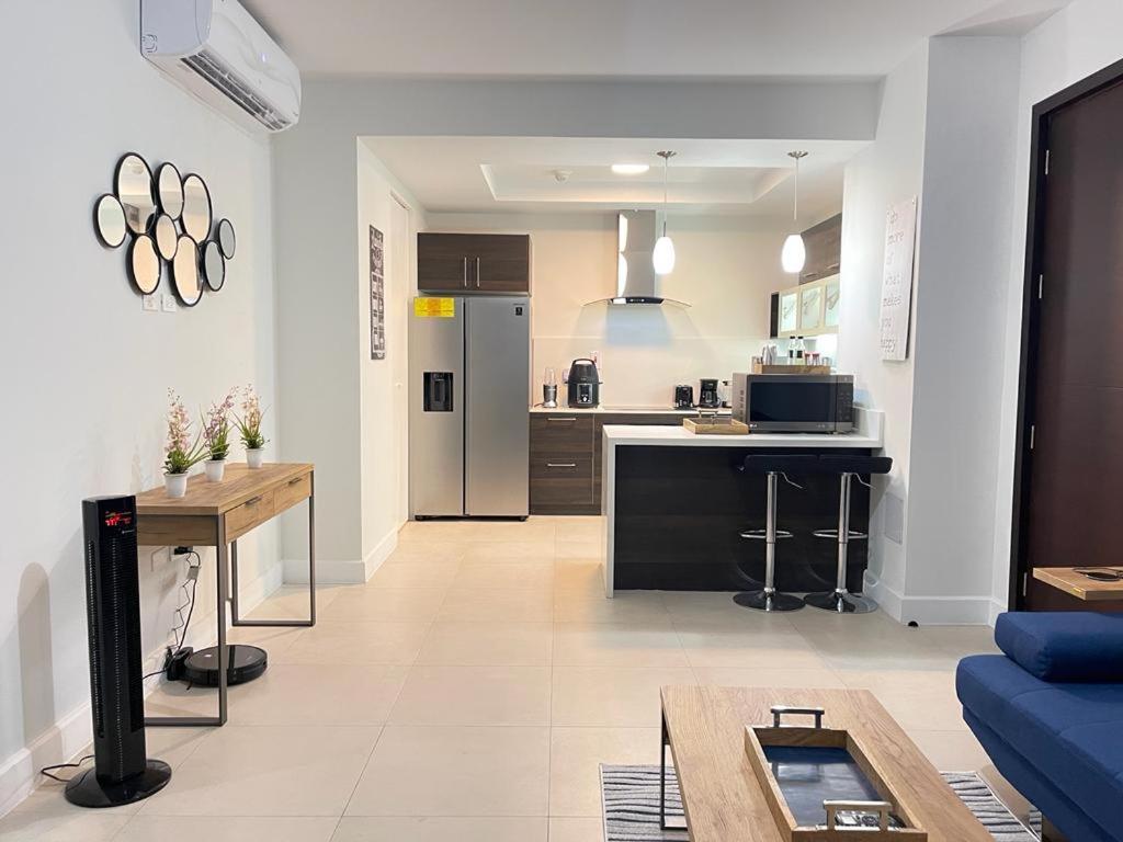 Parkhurst Lux Condo Near Devon House Kingston Extérieur photo
